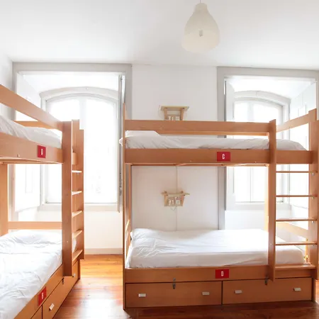 里斯本因波瑟伯尔旅馆 旅馆 *